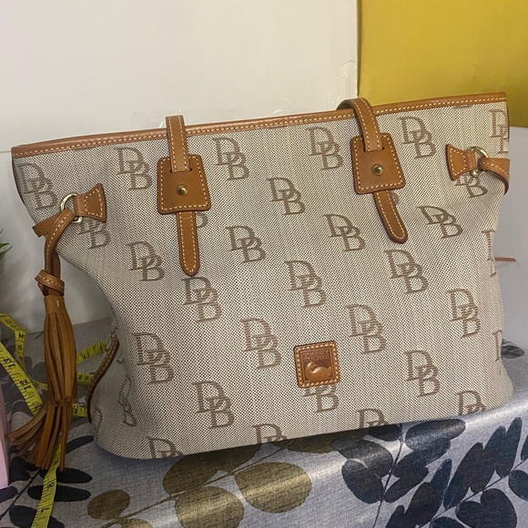 Dooney & Bourke Beige canvas and leather Shopper and dooney card holder set - Picture 8 of 14